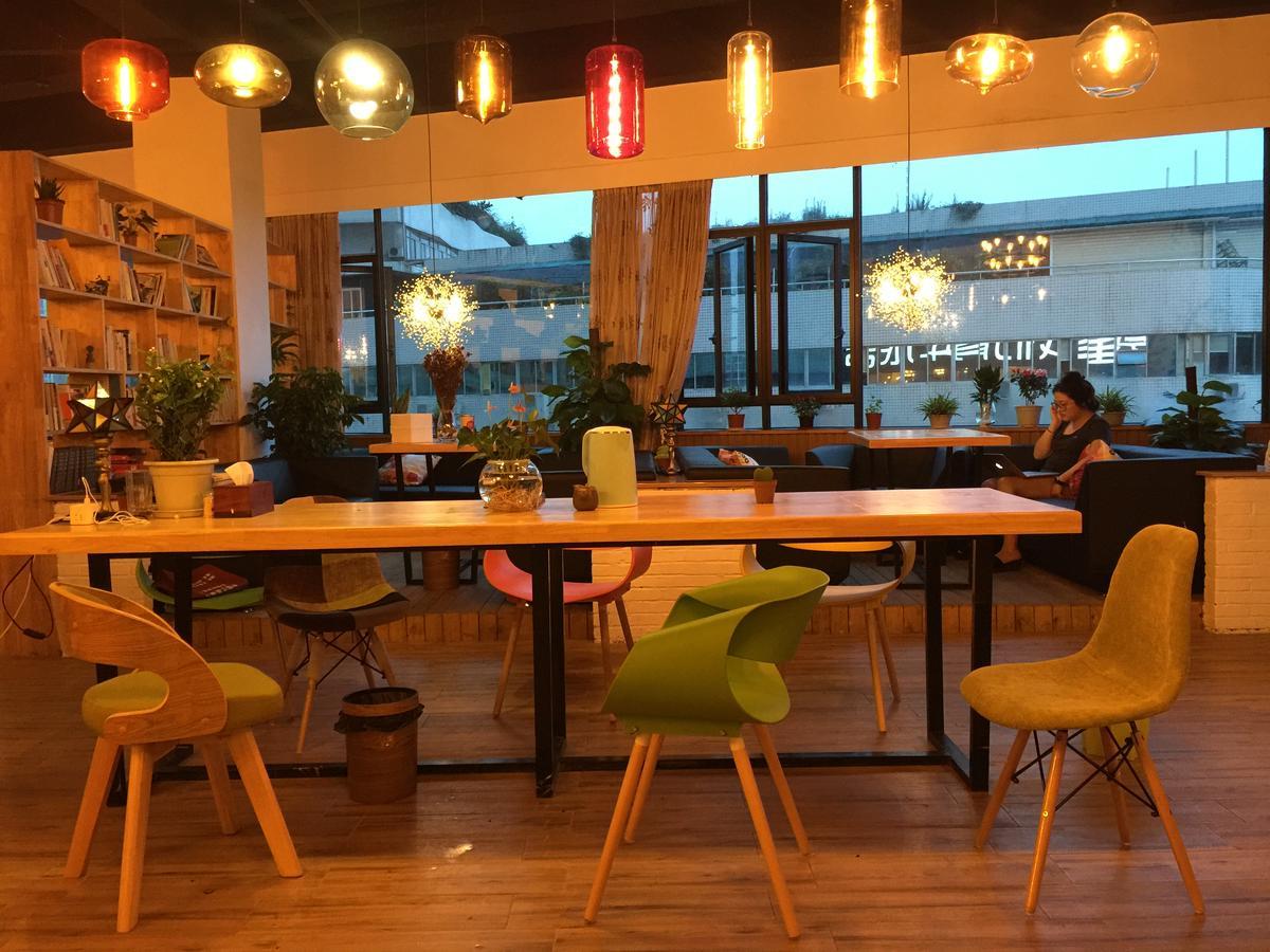 Infinite Stars Us Youth Hostel Чънду Екстериор снимка