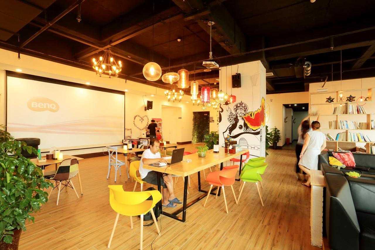 Infinite Stars Us Youth Hostel Чънду Екстериор снимка