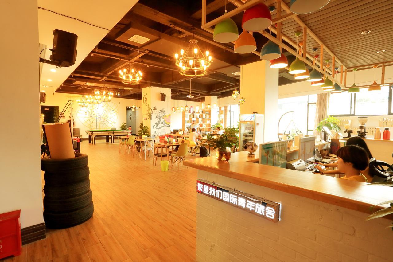 Infinite Stars Us Youth Hostel Чънду Екстериор снимка
