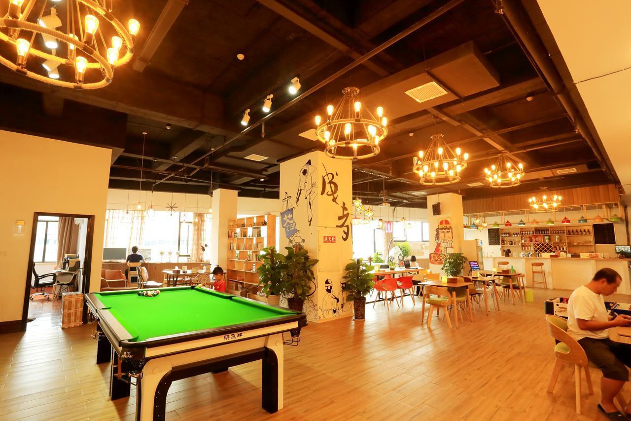 Infinite Stars Us Youth Hostel Чънду Екстериор снимка