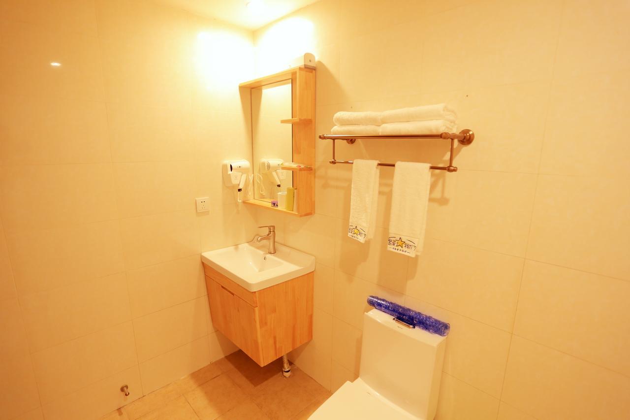 Infinite Stars Us Youth Hostel Чънду Екстериор снимка